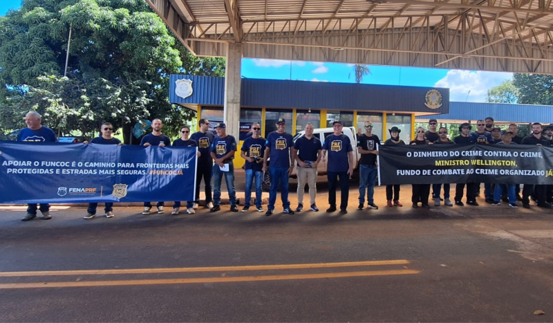 PRFs e Policiais Penais Federais protestam na BR-262 por criação de fundo contra o crime organizado