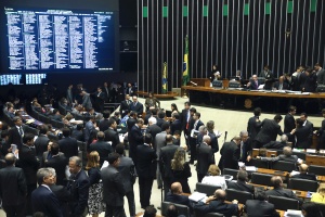 Plenário pode votar projeto que regulamenta teto do serviço público