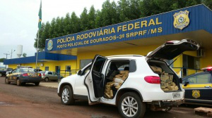 Após fugir da PRF, goiano é preso com carro lotado de maconha