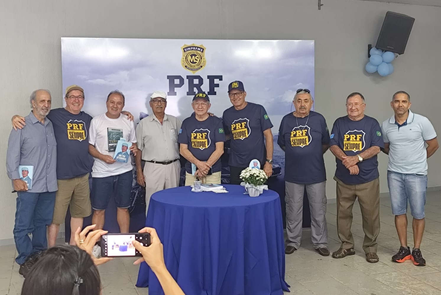 Lançamento de livro reúne veteranos e ativos da PRF