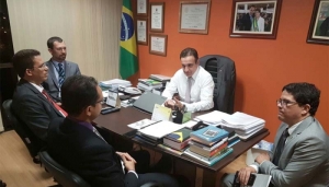 Deputado Hugo Leal recebe FenaPRF para discutir veto na Lei de Concessões 