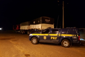PRF recupera em Ribas do Rio Pardo/MS caminhão bitrem furtado em Quirinópolis/GO