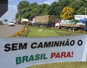 Greve de caminhoneiros promete bloquear rodovias em vários estados