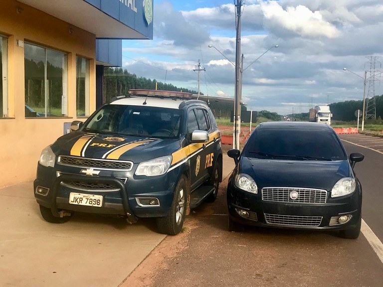 PRF recupera veículo furtado em Minas que tinha o Paraguai como destino